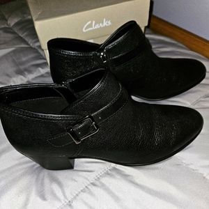 Women's Clark's Maypearl Milla boots size 10M